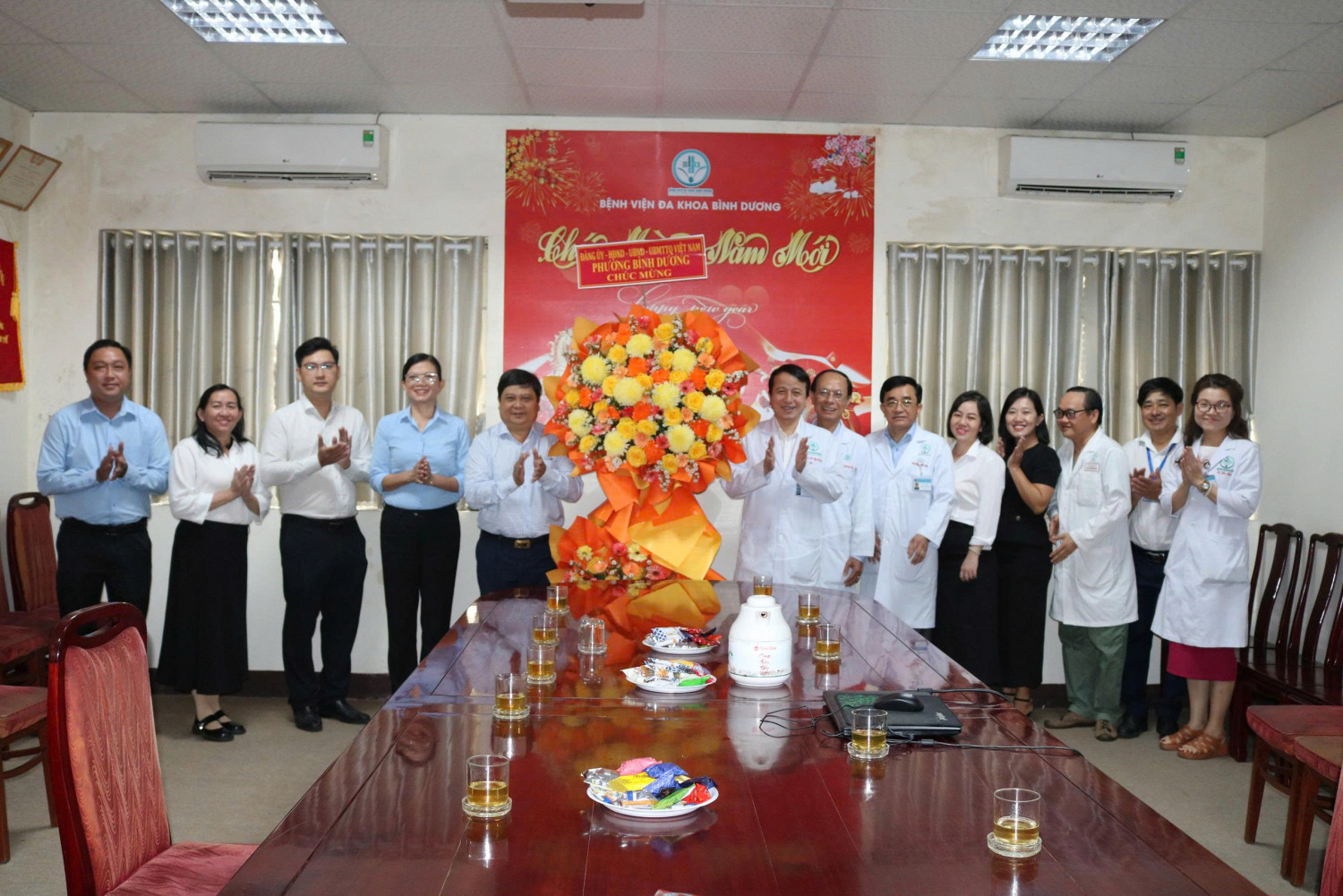 Phường Bình Dương thăm, chúc mừng các đơn vị y tế nhân Ngày Thầy thuốc Việt Nam